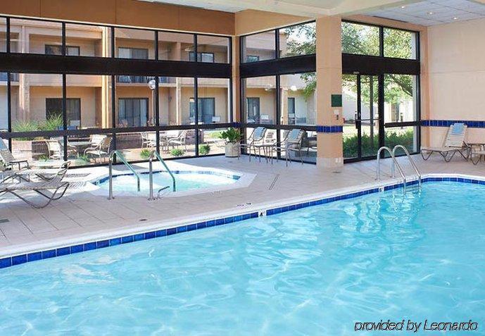 Courtyard St. Louis Creve Coeur Hotel Instalações foto