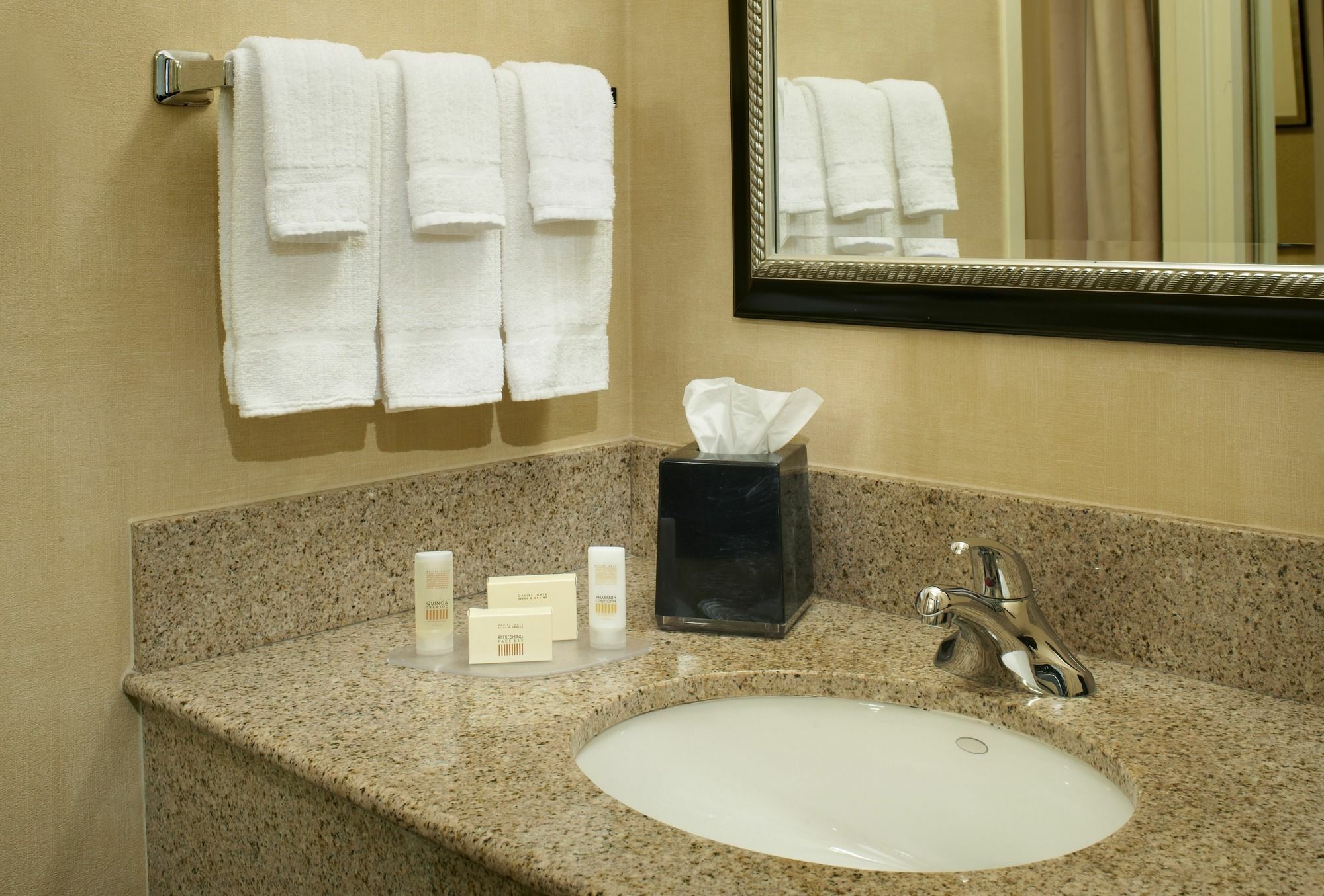 Courtyard St. Louis Creve Coeur Hotel Quarto foto